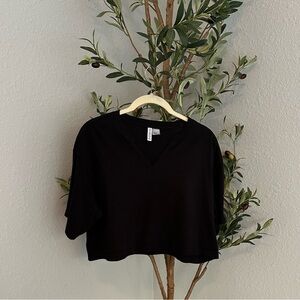 🌟 $10 or Less + BOGO on Sale Items! 🌟 H&M Divided Women’s Cropped Tee